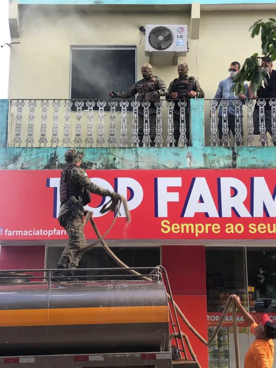 Guarnição da CIPE/MA ajuda a combater incêndio em residência no Centro de Itabatã