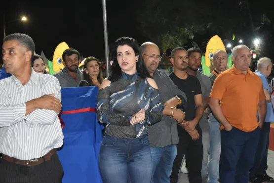 Prefeita Luciana machado inaugura praça e calçamento na comunidade quilombola de Cândido Mariano