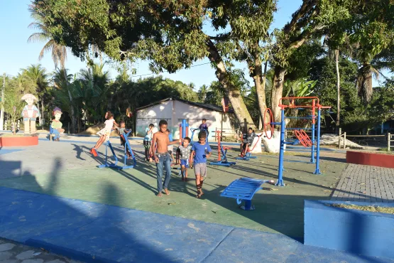 Prefeita Luciana machado inaugura praça e calçamento na comunidade quilombola de Cândido Mariano