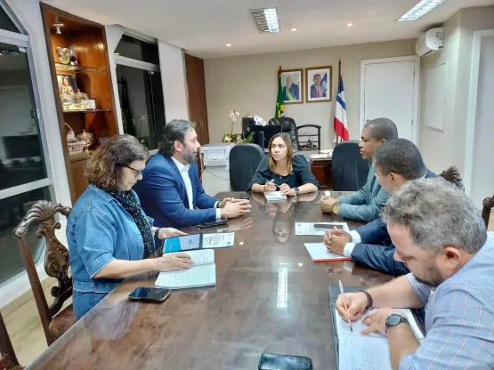 Prefeito e vice-prefeito do Prado  não a Salvador em busca de melhorias para a saúde do município