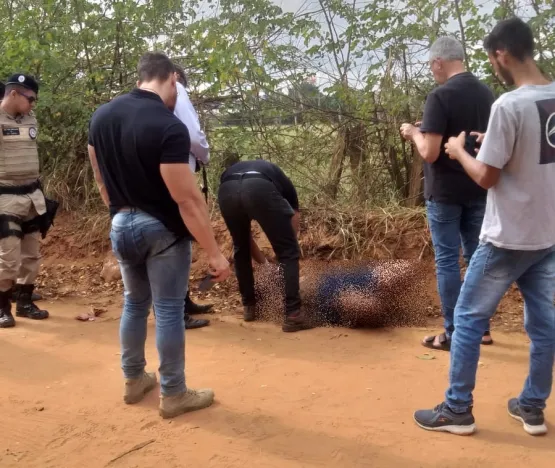 Corpo de jovem quase degolado com pés e mãos amarrados é encontrado próximo ao lixão de Teixeira de Freitas