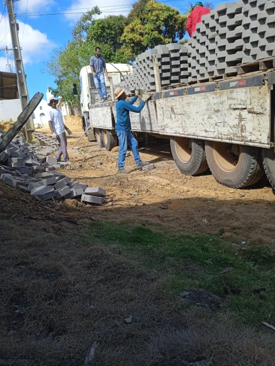 Prefeitura de Medeiros Neto prepara para calçamento em Água Limpa; a obra começa nos próximos dias