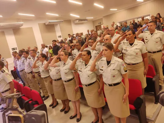 Comandante da 87ª CIPM prestigia solenidade de formatura de novos sargentos em Teixeira de Freitas