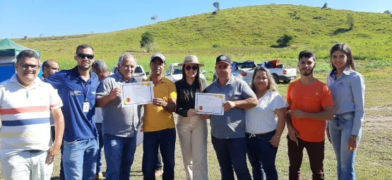 Medeiros Neto comemora premiação de produtores de queijo do município em concurso nacional