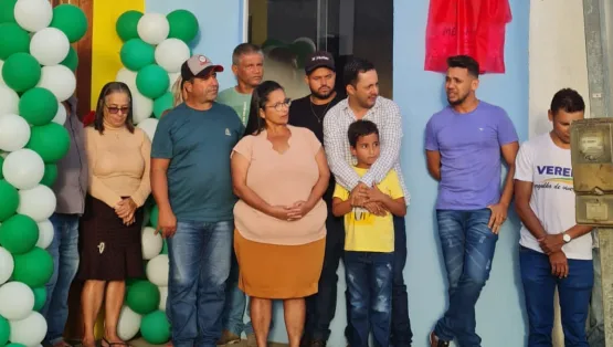 Prefeito Manrick Teixeira entrega duas casas do programa Minha Casa Melhor no distrito de Cruzeiro do Sul