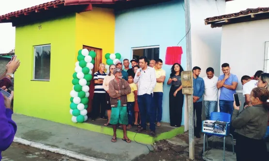 Prefeito Manrick Teixeira entrega duas casas do programa Minha Casa Melhor no distrito de Cruzeiro do Sul