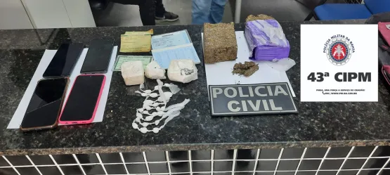 Ação conjunta da 43ª CIPM e PC realiza prisão de três pessoas por tráfico de drogas, em Itamaraju.