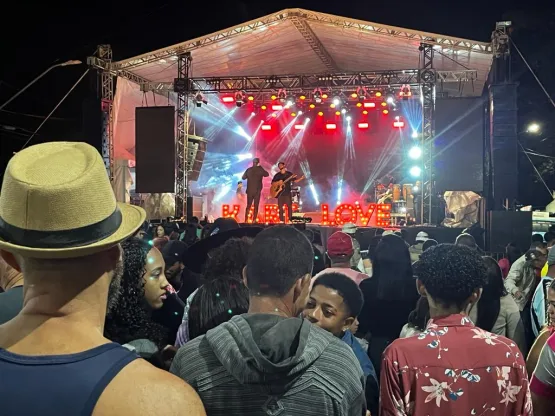 Nova Viçosa - Chuva não impede o sucesso no segundo dia do Forró do Asfalto 