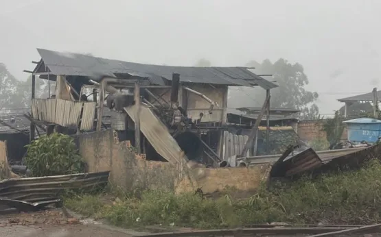 Caldeira de fábrica de produtos de limpeza explode e deixa dois feridos em Itamaraju