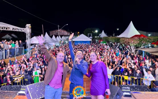 Apesar da chuva, Ciel Rodrigues atrai multidão para circuito da festa em Lajedão