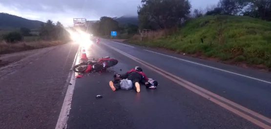 Tragédia na BR-101: Homem e enteado adolescente perdem a vida em acidente de moto
