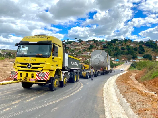 Desenvolvimento: ponte do Anel Viário de Medeiros Neto recebe operação de transporte de estator de energia