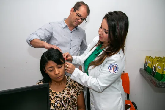 Prefeito Dr. Marcelo Belitardo participa da entrega de aparelhos auditivos para pacientes do CER IV 