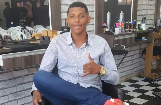 Barbeiro é morto a tiros quando atendia cliente na cidade de  Nanuque 