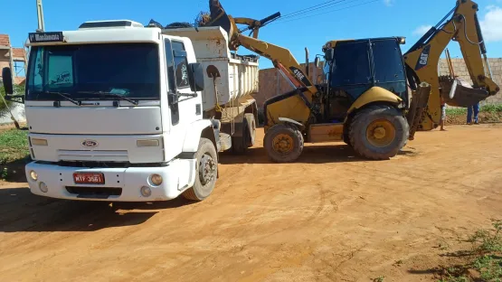 Prefeitura inicia coleta de entulho em bairros de Teixeira de Freitas