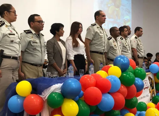Coronel Paraiíso, comandante da CPR/ES prestigia cerimônia de formatura do PROERD em Teixeira de Freitas 