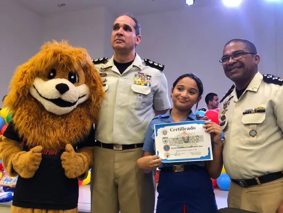 Coronel Paraiíso, comandante da CPR/ES prestigia cerimônia de formatura do PROERD em Teixeira de Freitas 