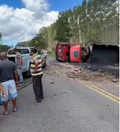  Morre no HMTF motorista da caçamba que sofreu acidente na BA 290 na Pedra D’Água em Alcobaça 