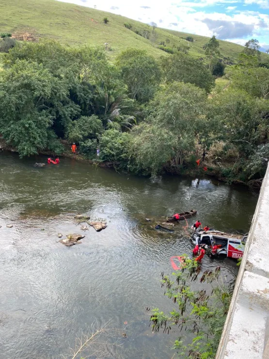 Identificadas as vítimas do acidente com seis carros na BR 101 em Teixeira de Freitas