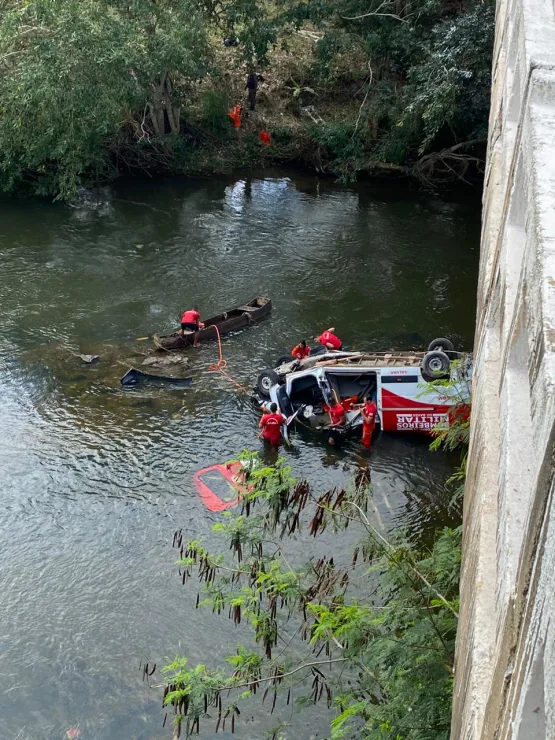 Identificadas as vítimas do acidente com seis carros na BR 101 em Teixeira de Freitas