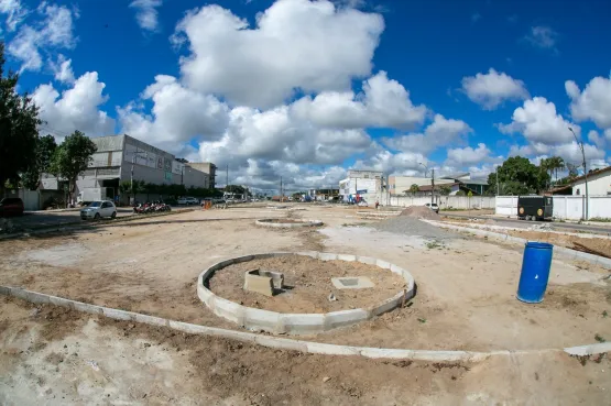 Construção da Praça Joana Angélica no Bairro São José Avança para a Fase de Pavimentação e Instalação
