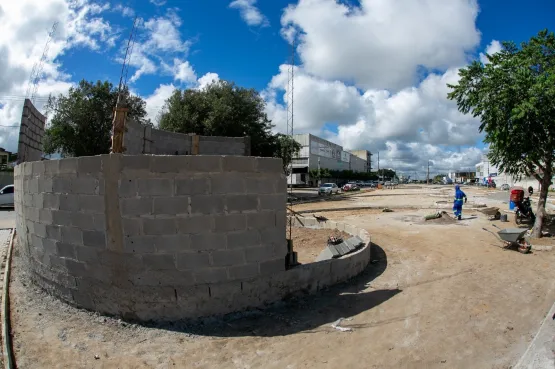 Construção da Praça Joana Angélica no Bairro São José Avança para a Fase de Pavimentação e Instalação