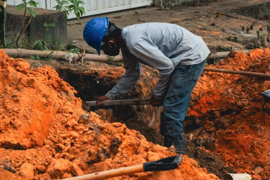 Prefeitura de Teixeira de Freitas avança nas obras de drenagem no bairro Kaikan