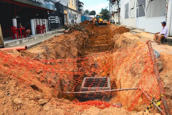 Prefeitura de Teixeira de Freitas avança nas obras de drenagem no bairro Kaikan