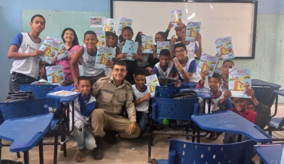 87ª CIPM reiniciou em escolas de Teixeira de Freitas aulas do Proerd, programa de combate às drogas e à violência