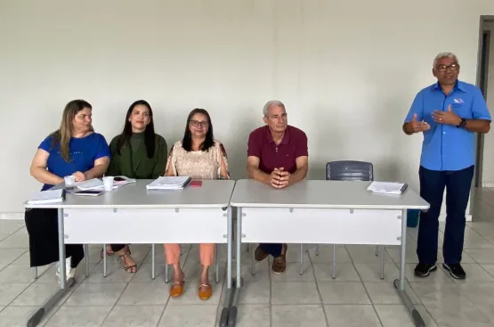 Educação: prefeito Beto Pinto dialoga com diretores escolares durante encontro