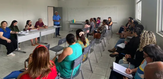 Educação: prefeito Beto Pinto dialoga com diretores escolares durante encontro