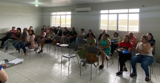 Educação: prefeito Beto Pinto dialoga com diretores escolares durante encontro