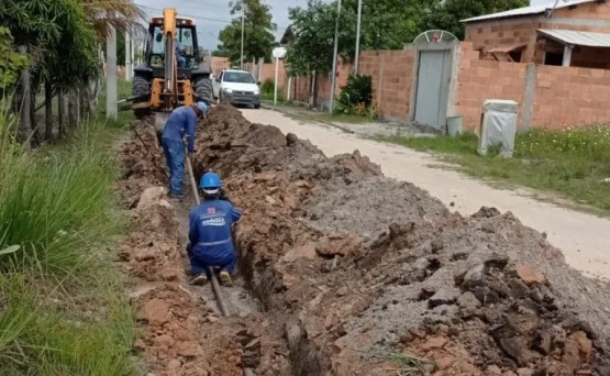 Após urbanização e luz elétrica, Prefeitura e EMBASA entregam sistema de abastecimento de água à população do bairro 1º de Maio em Mucuri