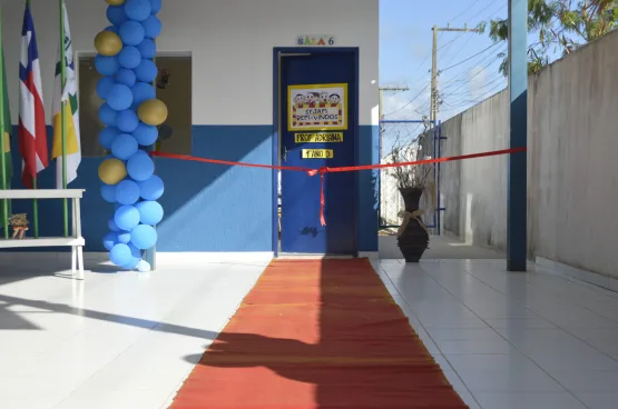 Prefeito Gilvan Produções inaugura em Prado uma nova sala de aula na Escola Municipal Valdelita