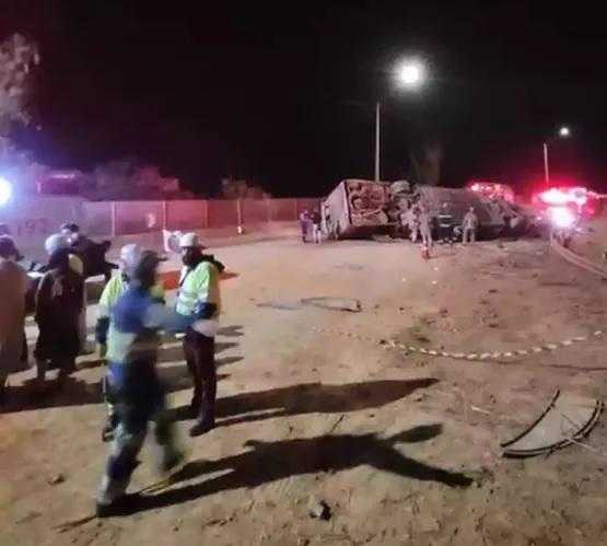 Ônibus  com torcedores do Corinthians capota e deixa 8 mortos na Fernão Dias/MG
