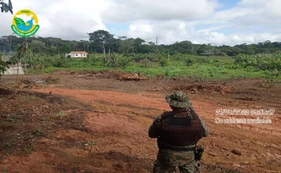 Policiais militares da CIPPA/PS notificam condomínio em Arraial D’Ajuda por cometimento de Crime Ambiental