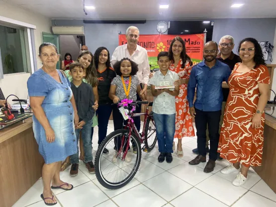 Faça Bonito: ganhadores do concurso artístico e literário são premiados na Câmara de Medeiros Neto