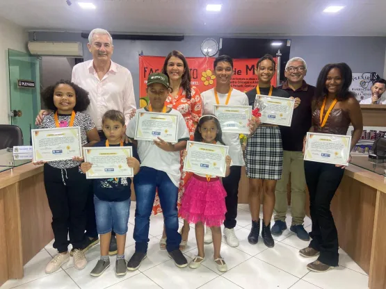 Faça Bonito: ganhadores do concurso artístico e literário são premiados na Câmara de Medeiros Neto