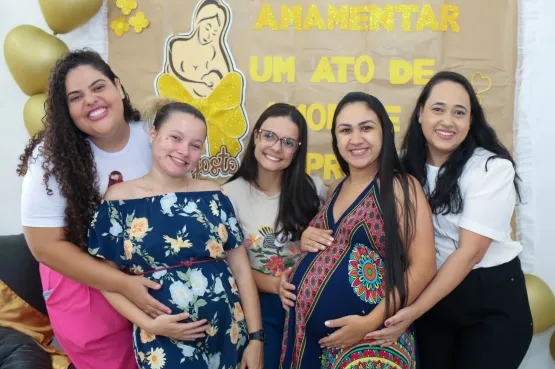 Equipes da Secretaria de Saúde de Teixeira de Freitas promovem roda de conversa em poio ao Agosto Dourado