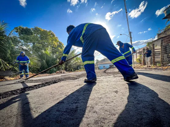 Prefeitura avança com pavimentação de ruas no bairro Vila Vargas