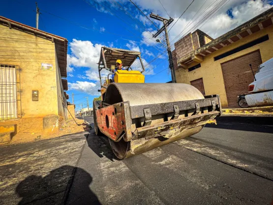 Prefeitura avança com pavimentação de ruas no bairro Vila Vargas