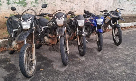 Policiais da CIPE/MA aprende cinco motos e uma arma de fogo no interior de Belmonte