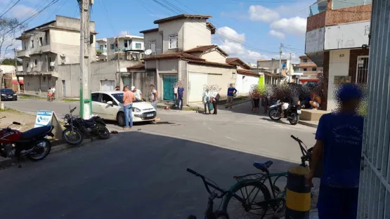 Vídeo registra colisão entre motos em cruzamento no bairro São Lourenço