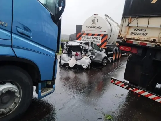 Vídeo - Grave acidente com vários carros na BR-277 deixa Sete mortos