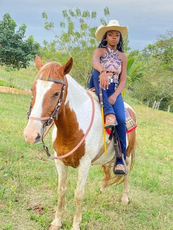 Ibirapuã Coroa NIVEA LAUREANO como Rainha do Vaqueiro 2023 para a 36ª Festa do Vaqueiro