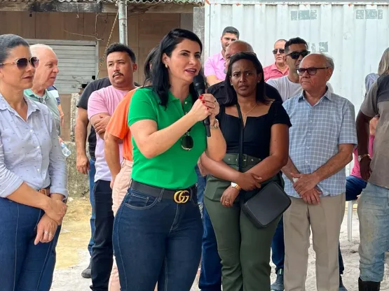 Prefeita Luciana Machado anuncia várias obras para a comunidade de Colônia Nova durante evento festivo