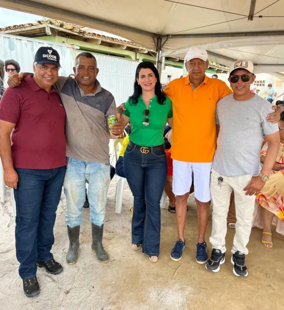 Prefeita Luciana Machado anuncia várias obras para a comunidade de Colônia Nova durante evento festivo