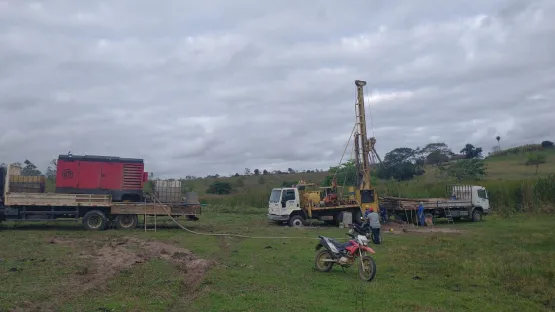 Prefeitura de Medeiros Neto realiza perfuração de poço artesiano na Vila Mutum
