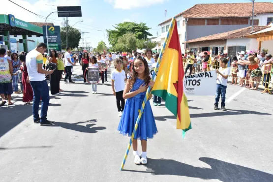 Caravelas celebra o 7 de setembro com um desfile espetacular