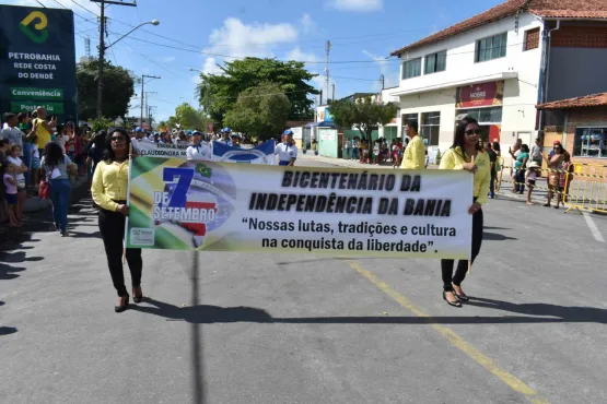 Caravelas celebra o 7 de setembro com um desfile espetacular